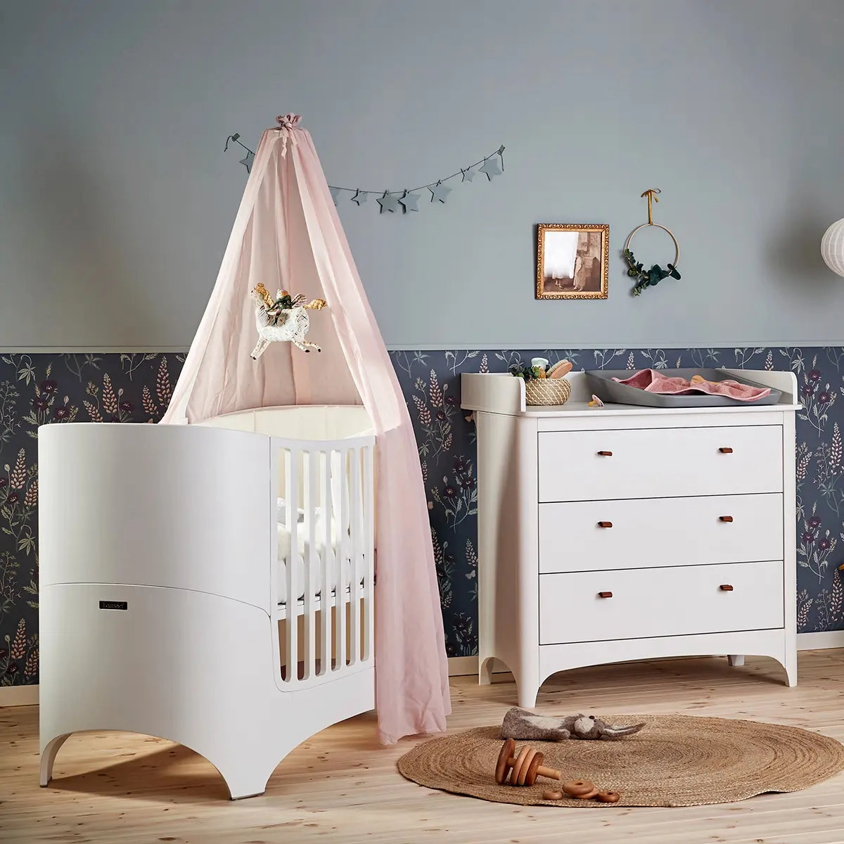 Leander Classic Dresser - White