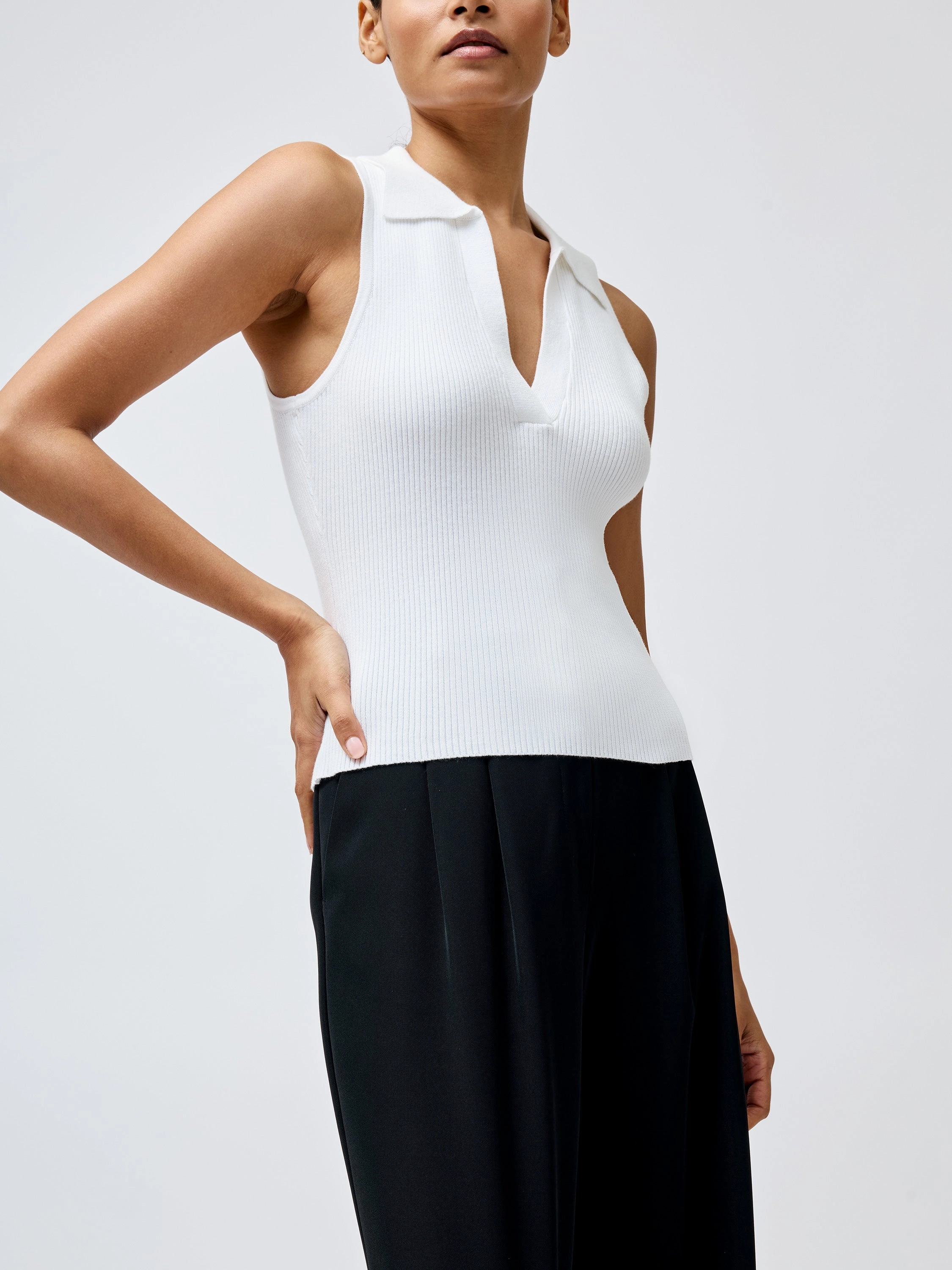 Mozza Collared V Neck Sleeveless Jumper