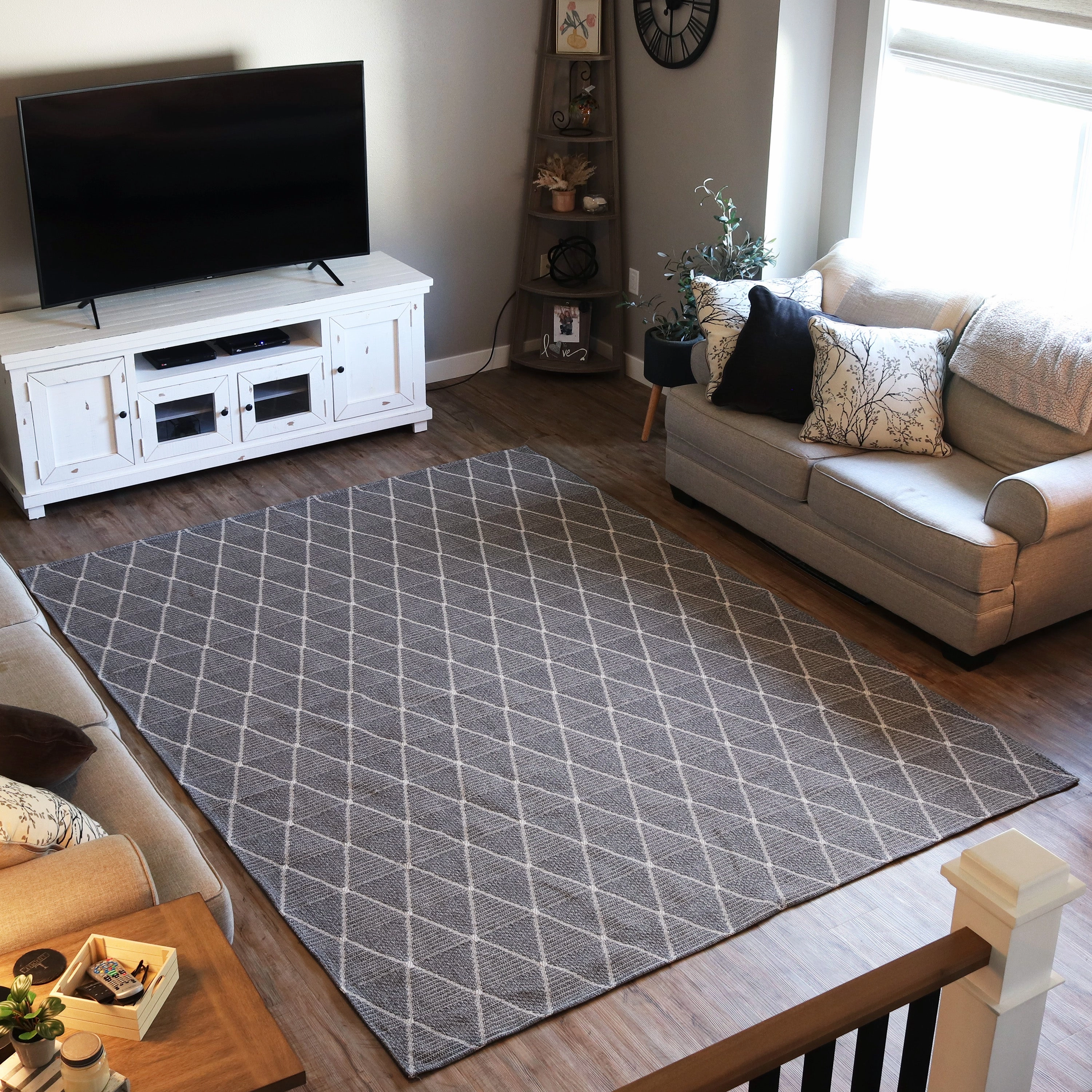 Sunnydaze Lattice Perfection Indoor Area Rug in Charcoal - 8 Ft. x 10 Ft.